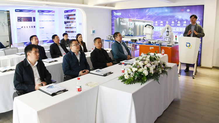 工业和信息化部、云南省工信厅辅导一行莅临suncitygroup太阳集团科技集团调研领导工作
